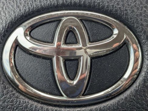 Used 2019 Toyota Corolla LE FWD image 34