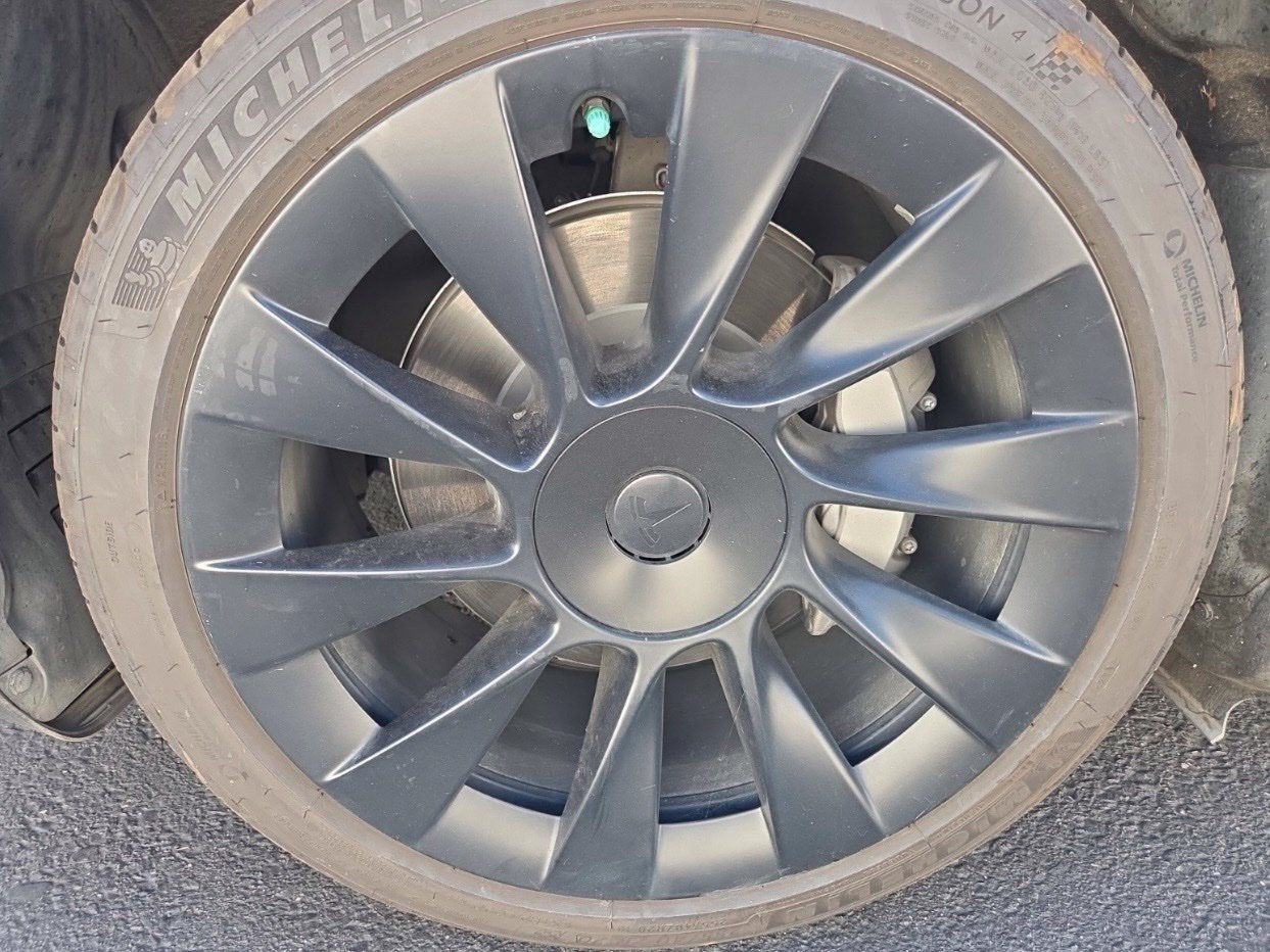 Used 2022 Tesla Model Y Long Range AWD/4WD image 2