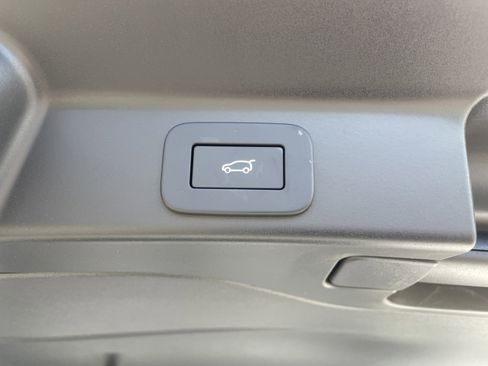 Used 2025 Jaguar F-PACE R-Dynamic S image 11