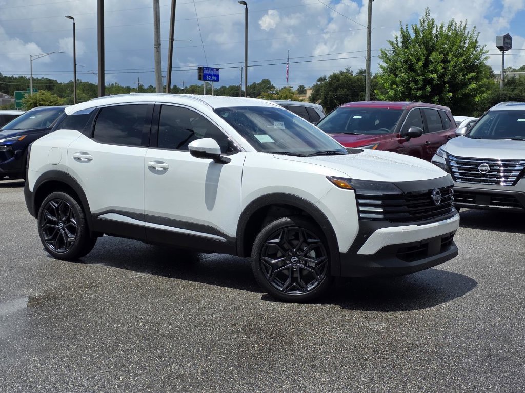 New 2025 Nissan Kicks SR FWD image 2