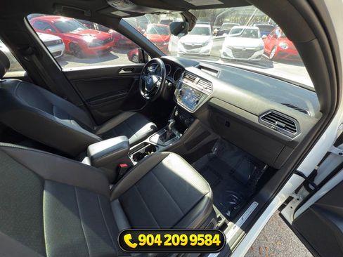 Used 2021 Volkswagen Tiguan SE FWD image 41