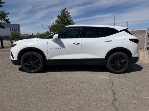 Used 2021 Chevrolet Blazer LT w/ LPO, Black Accent Package FWD image 11