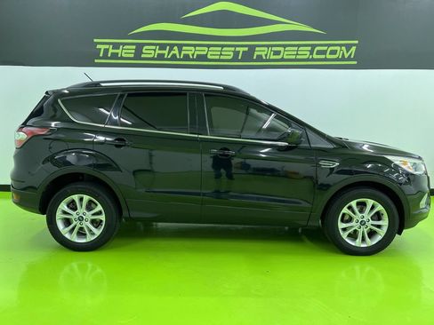 Used 2018 Ford Escape SE w/ Ford Safe & Smart Package FWD image 11