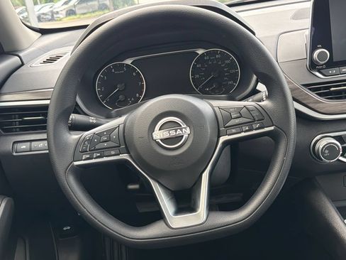 Used 2025 Nissan Altima 2.5 SV FWD image 28
