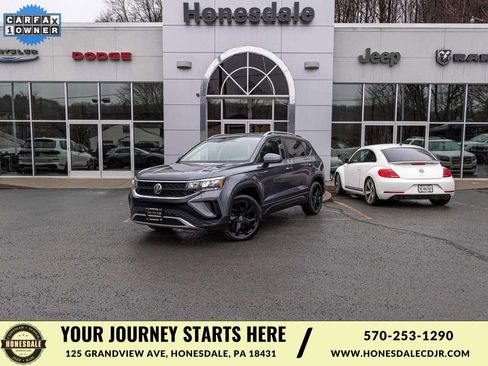 Used 2022 Volkswagen Taos SE image 1