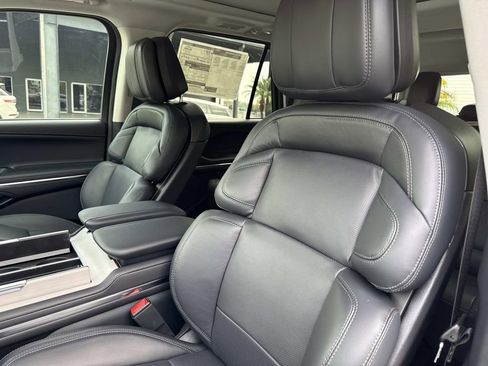 New 2025 Lincoln Navigator Reserve image 24