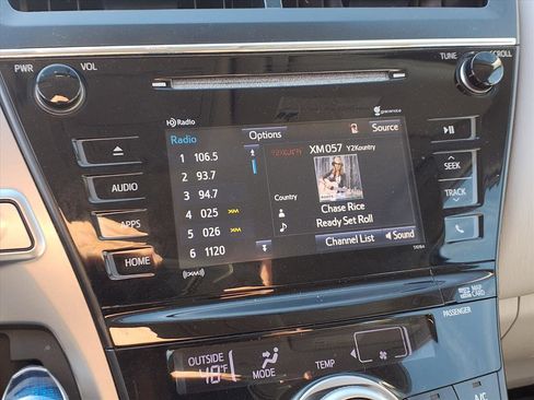 Used 2017 Toyota Prius V Three image 6