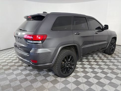 Used 2018 Jeep Grand Cherokee Altitude AWD/4WD image 7