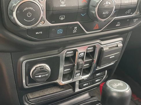 Used 2022 Jeep Wrangler Unlimited Sahara image 9