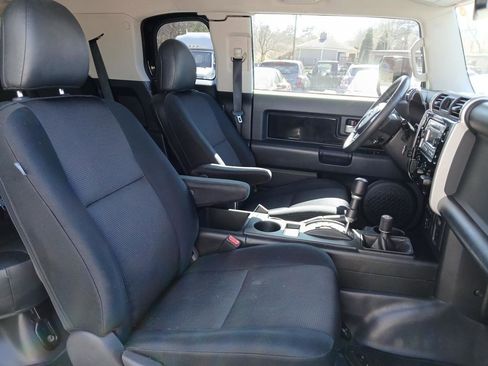 Used 2014 Toyota FJ Cruiser 4WD w/ Upgrade Package image 15