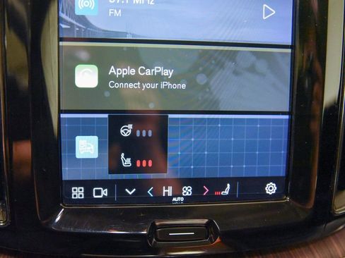 Used 2022 Volvo XC60 B5 Momentum w/ Climate Package image 23