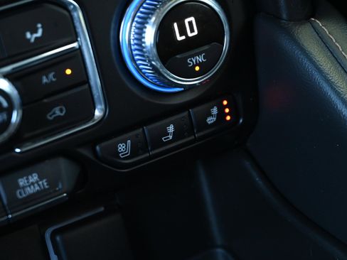 Used 2022 GMC Yukon XL AT4 image 34