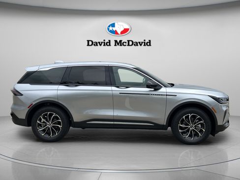 New 2026 Lincoln Nautilus Premier AWD/4WD image 8