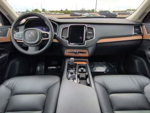 Used 2024 Volvo XC90 B5 Plus AWD/4WD image 15