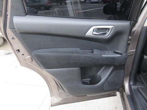 Used 2013 Nissan Pathfinder SV AWD/4WD image 25