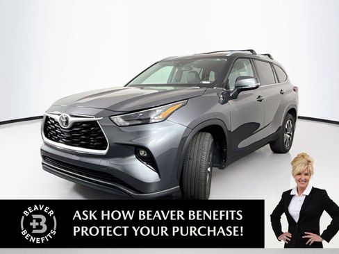 Used 2023 Toyota Highlander XLE FWD image 1