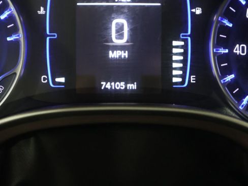 Used 2023 Chrysler Voyager LX image 35