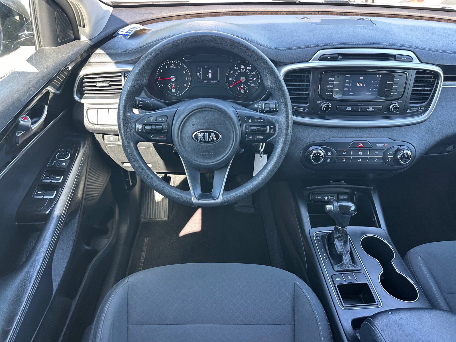 Used 2017 Kia Sorento AWD image 9