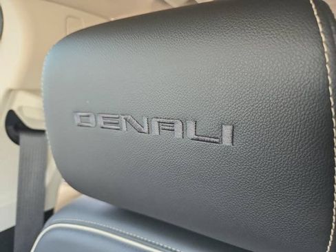 Used 2021 GMC Acadia Denali w/ Denali Technology Package FWD image 33