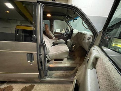 Used 1999 Chevrolet Astro AWD image 27
