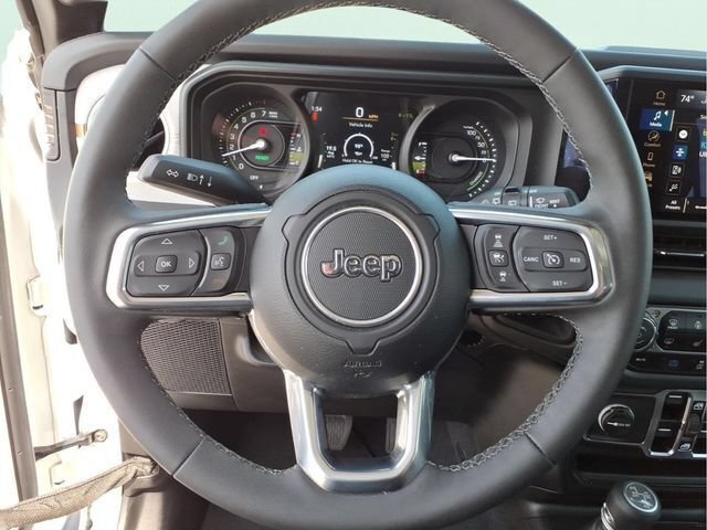 Used 2025 Jeep Wrangler Unlimited Sahara AWD/4WD image 22