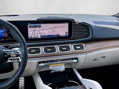 New 2026 Mercedes-Benz GLS 580 4MATIC image 9