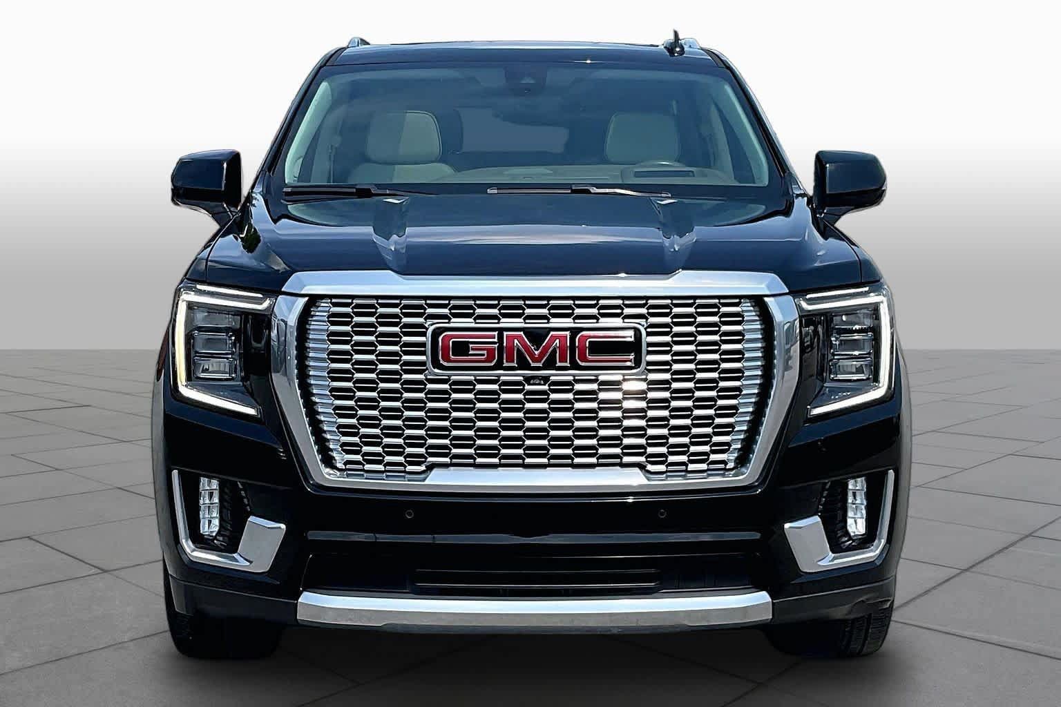 Used 2021 GMC Yukon Denali w/ Denali Ultimate Package AWD/4WD image 4