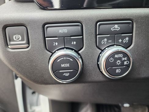 Used 2025 GMC Sierra 1500 Elevation image 23