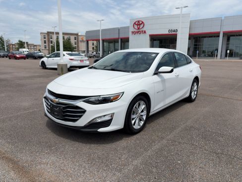 Used 2025 Chevrolet Malibu LT FWD image 1