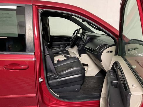 Used 2014 Dodge Grand Caravan SXT FWD image 33