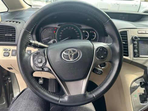 Used 2014 Toyota Venza XLE image 12