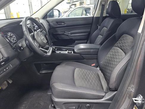 Used 2023 Nissan Pathfinder SV w/ SV Premium Package image 10
