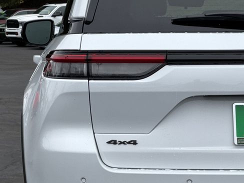 New 2025 Jeep Grand Cherokee Laredo image 28