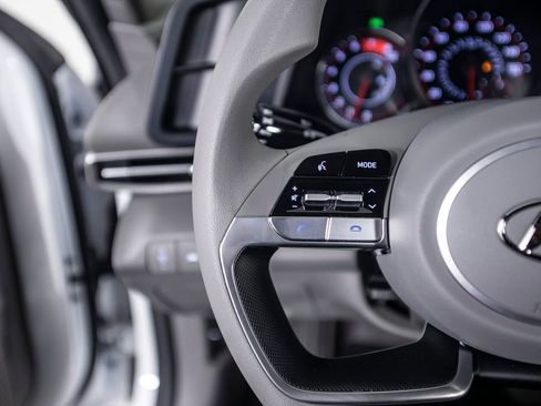 Used 2022 Hyundai Elantra SEL image 37