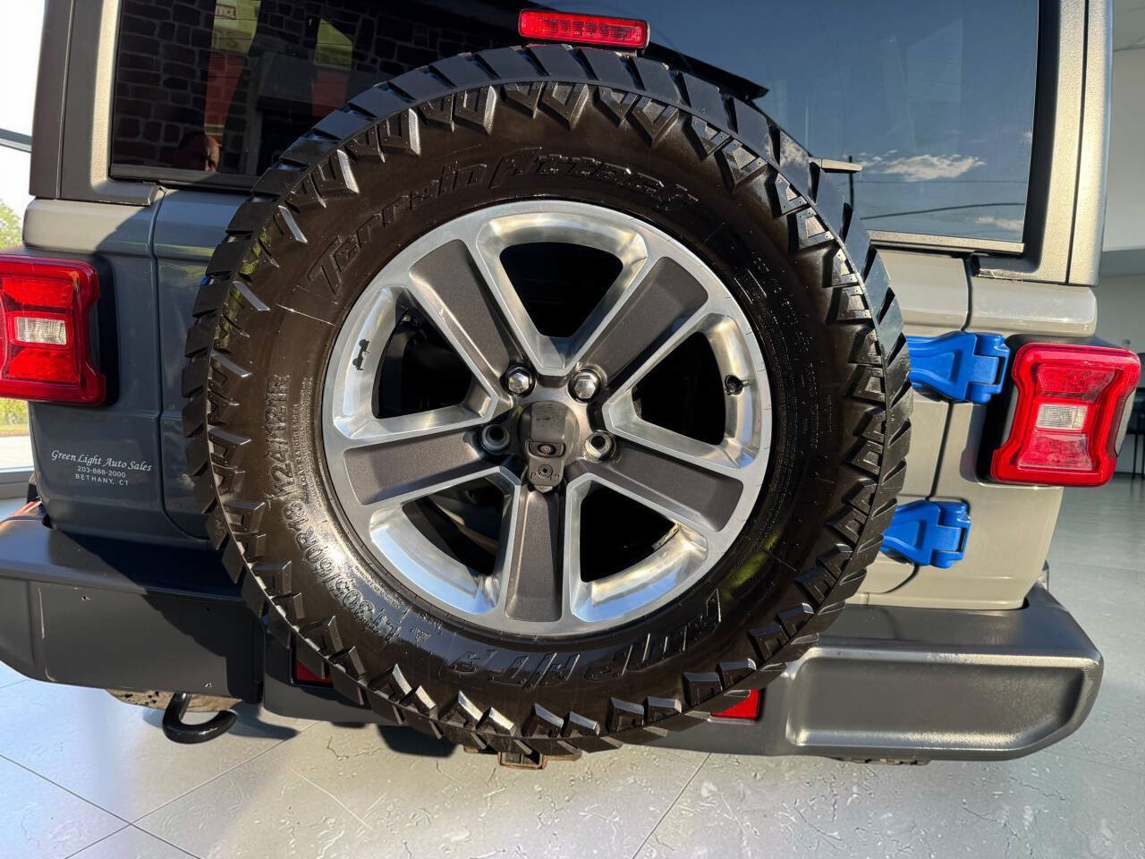 Used 2018 Jeep Wrangler Unlimited Sahara w/ LED Lighting Group AWD/4WD image 35