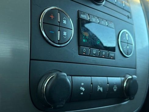 Used 2008 GMC Sierra 2500 SLT w/ Z71 Off-Road Package image 36