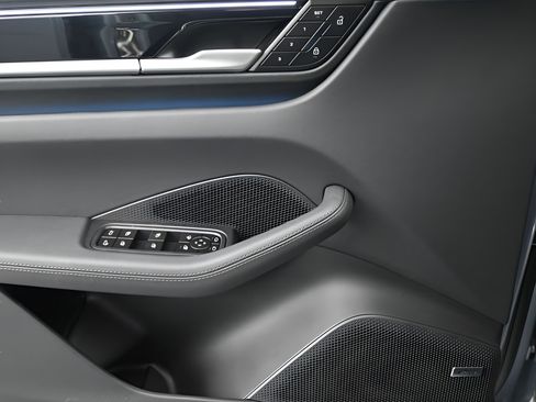 Certified 2025 Porsche Macan 4 Electric AWD/4WD image 14
