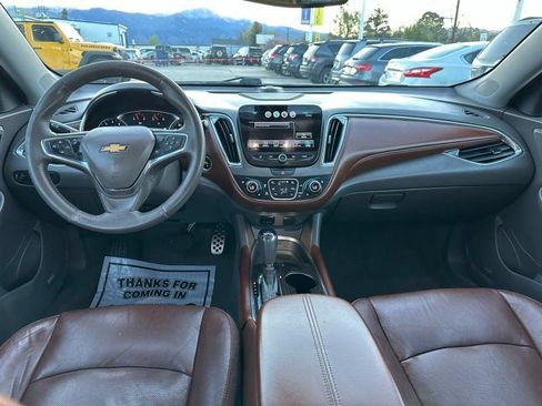 Used 2017 Chevrolet Malibu Premier FWD image 19