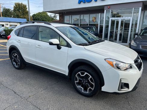 Used 2017 Subaru Crosstrek 2.0i Limited w/ Popular Package #2 AWD/4WD image 4