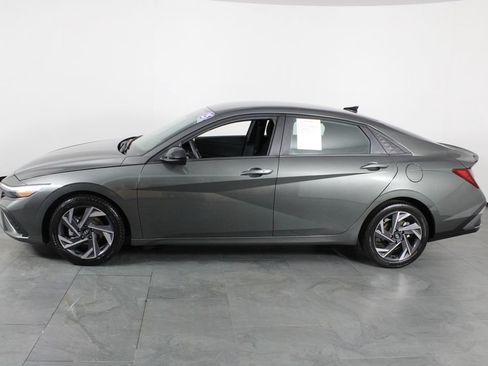 Certified 2025 Hyundai Elantra Sport FWD image 11