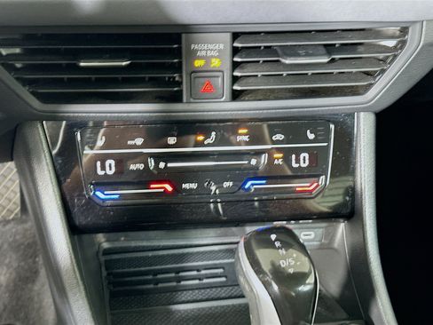 Used 2025 Volkswagen Jetta SE FWD image 24