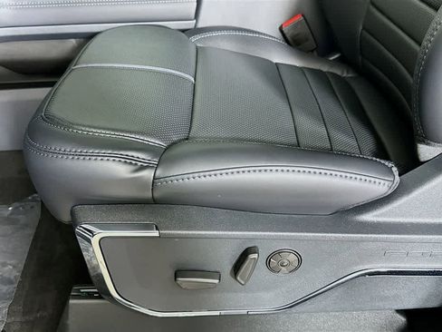 New 2026 Ford F450 Platinum w/ FX4 Off-Road Package image 32