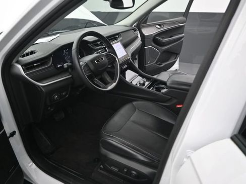 Used 2022 Jeep Grand Cherokee Limited AWD/4WD image 6
