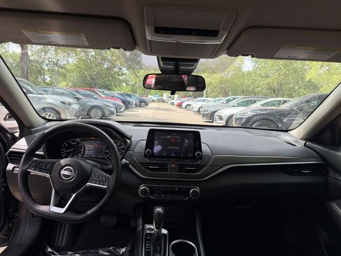 Used 2024 Nissan Altima 2.5 SV FWD image 30