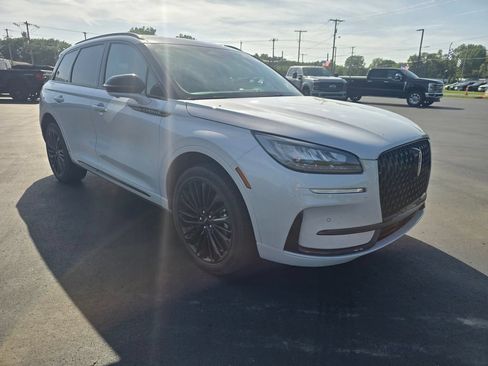 Used 2025 Lincoln Corsair AWD w/ Equipment Group 101A image 3