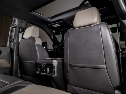 Used 2024 Chevrolet Silverado 2500 ZR2 w/ Technology Package image 25