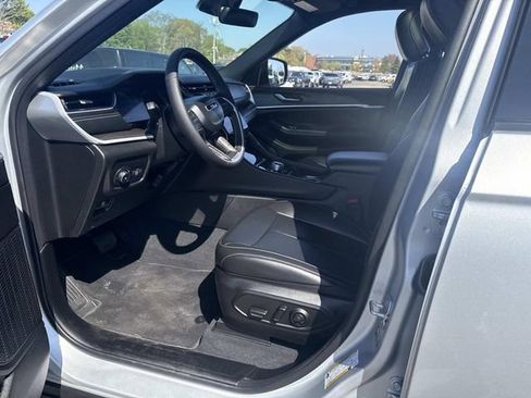 Used 2025 Jeep Grand Cherokee L Limited AWD/4WD image 28