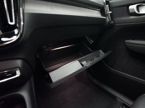 Used 2025 Volvo XC40 B5 Core image 30