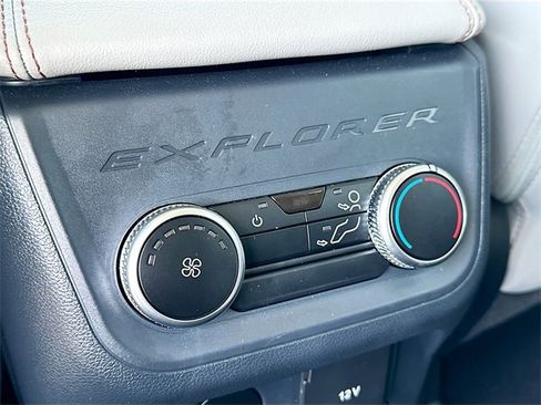 Used 2025 Ford Explorer Active w/ Active Comfort Package image 24