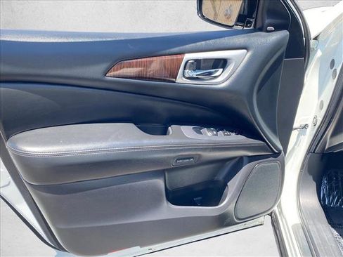 Used 2015 Nissan Pathfinder SL w/ SL Tech Package FWD image 10